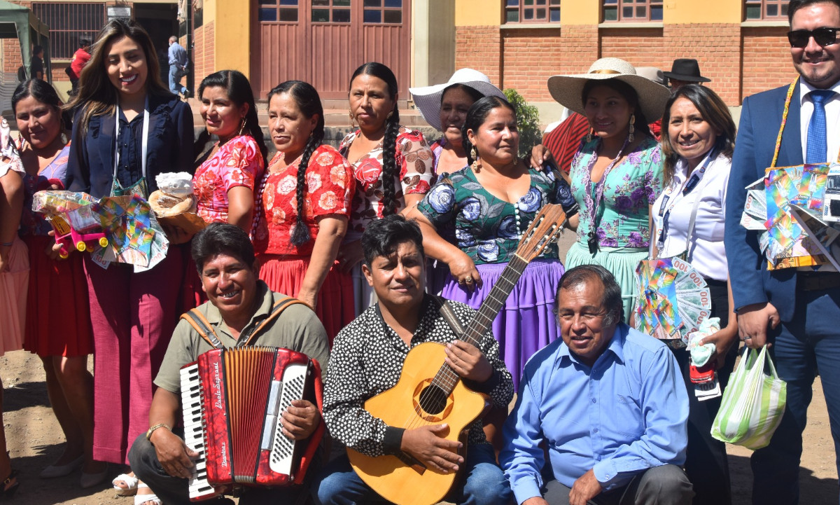 Música que acompaña el canto de las mujeres 