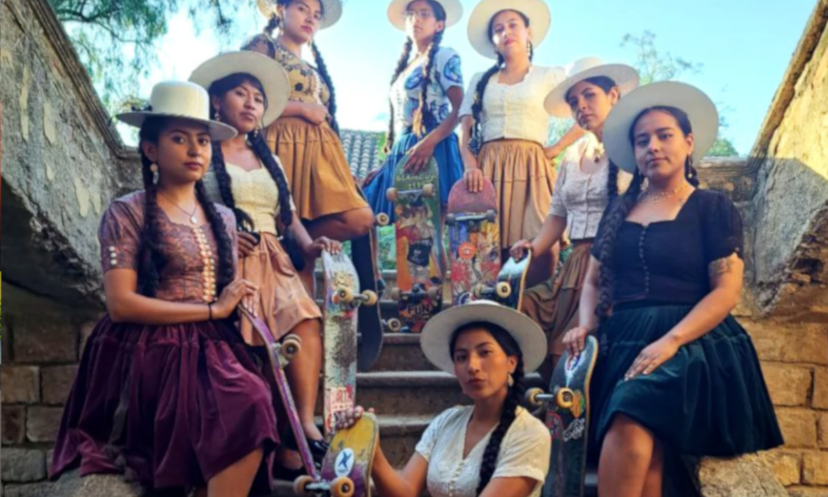 Cholitas Skaters  