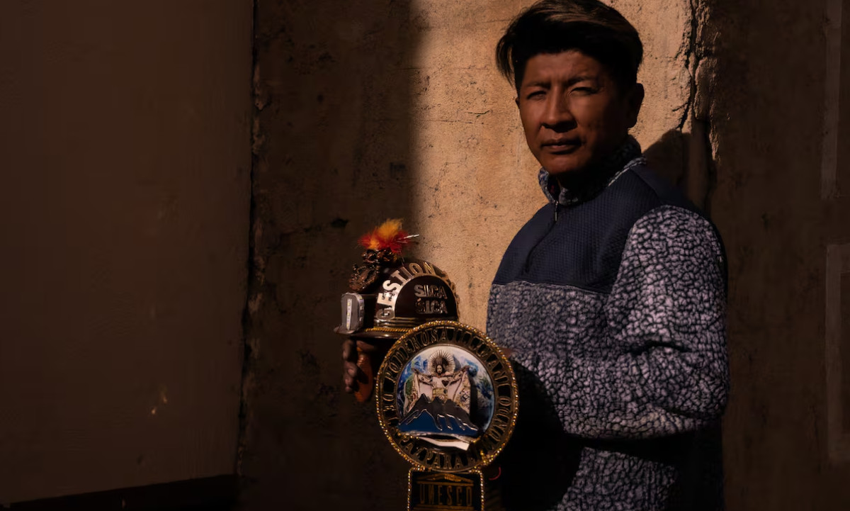 El artesano Ivan Vargas en el Alto, Bolivia, el 11 de agosto. 